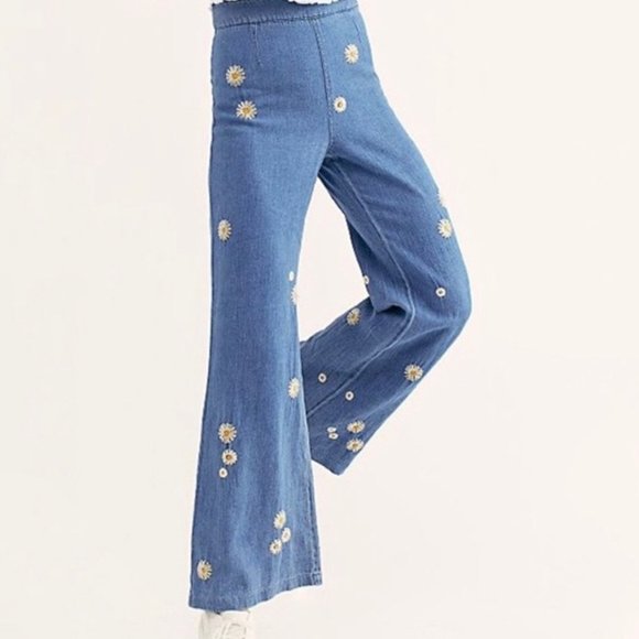 We The Free Flare Daisy Jeans - Picture 1 of 4